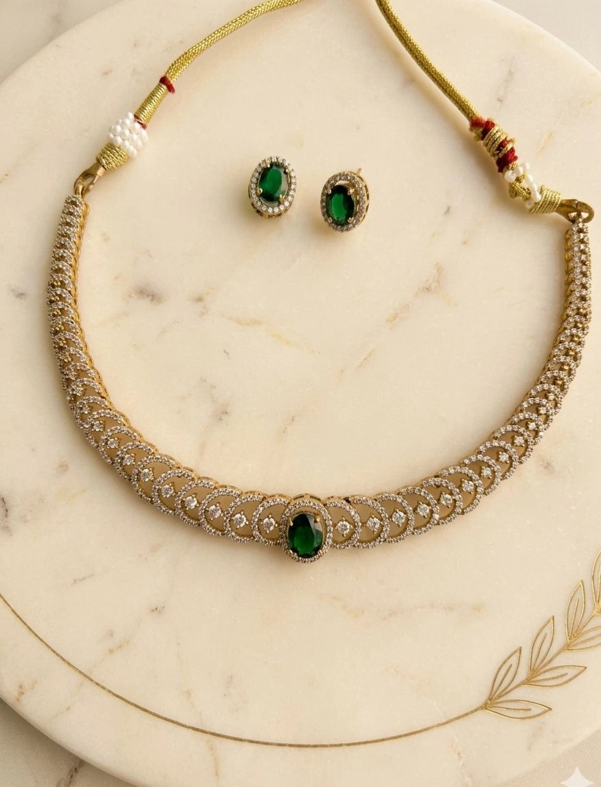 Modern choker set